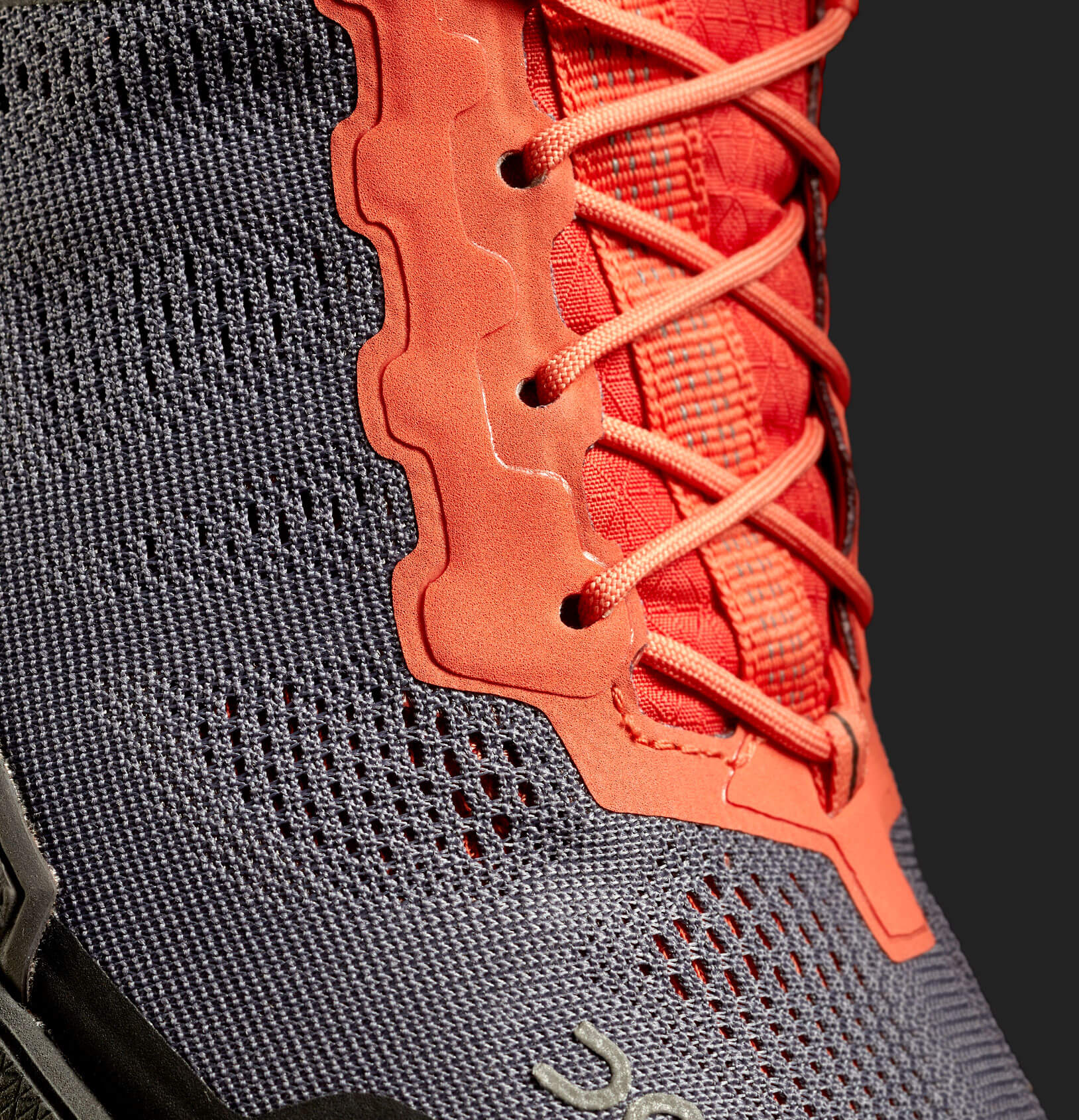 Light, comfortable and unique 2-Layer upper
